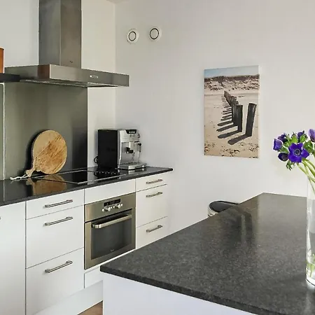 Stern Apartment *