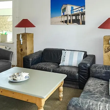 Stern Apartment *
